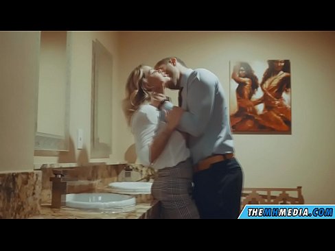 ❤️ Meta blonda busty seduces f'kamra tal-banju pubbliku ❌ Video anali f'mt.marketapp.top ❌️